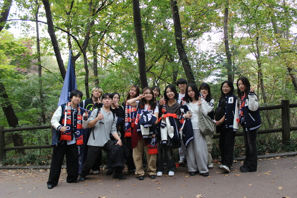 ▲학과 단위로 한마음 걷기대회에 참여한 학우들의 모습 (사진=권규리 기자.)