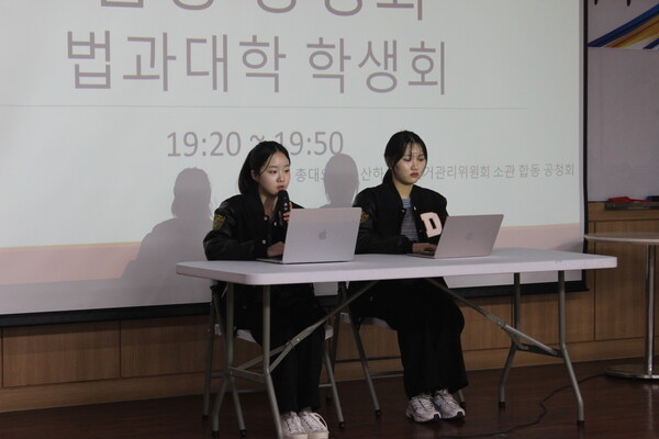 ▲ 법과대학 학생회 후보자 신채현 학우와 부학생회장 후보 채은유 학우 (사진=안성현 수습기자.)